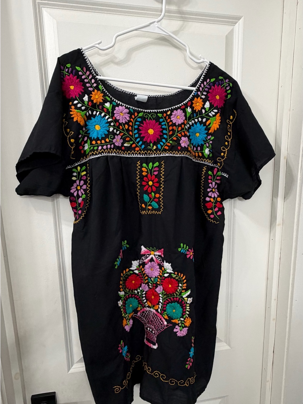 Womens Black Embroidered Floral Mexican Dress XL